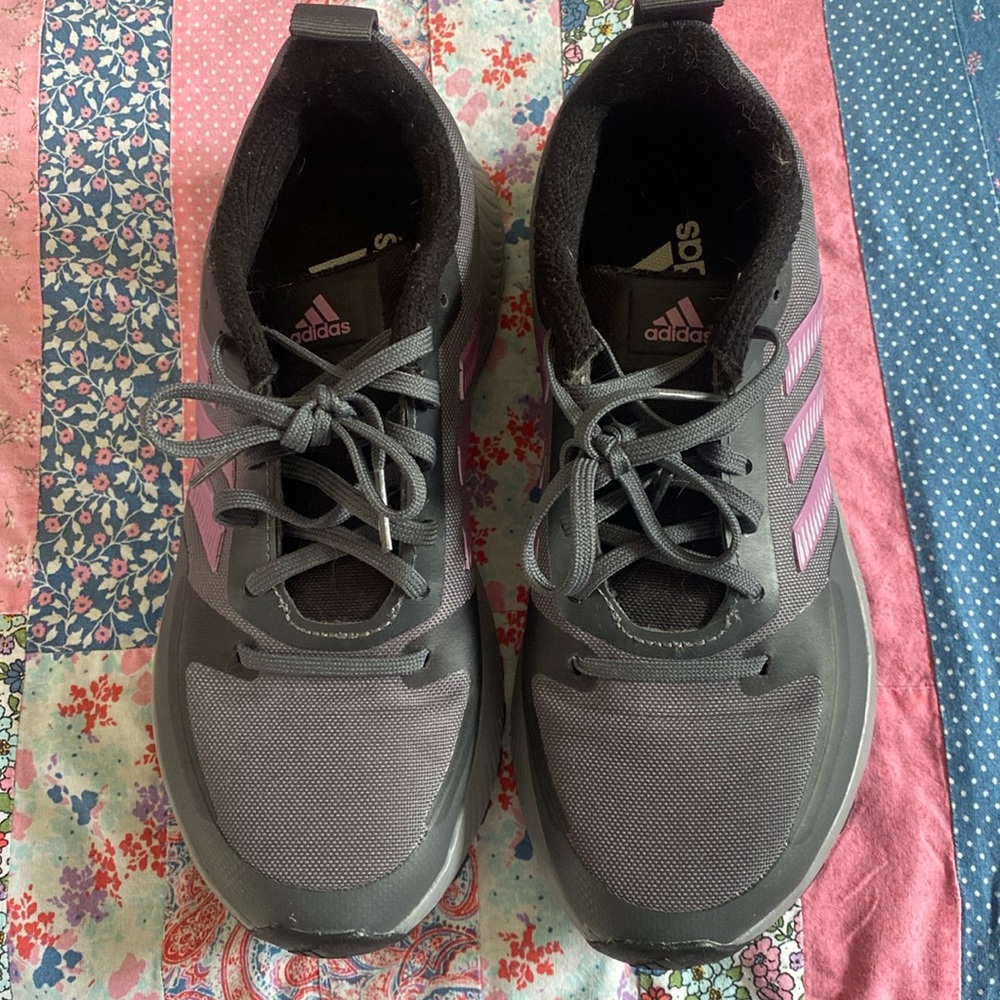 Gray Adidas youth size 6 sneakers